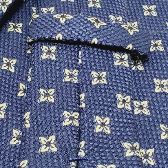 Cremieux Blue Geometric Men's Designer Silk Necktie Jacquard Fabric 57x3.75" - Picture 2 of 5